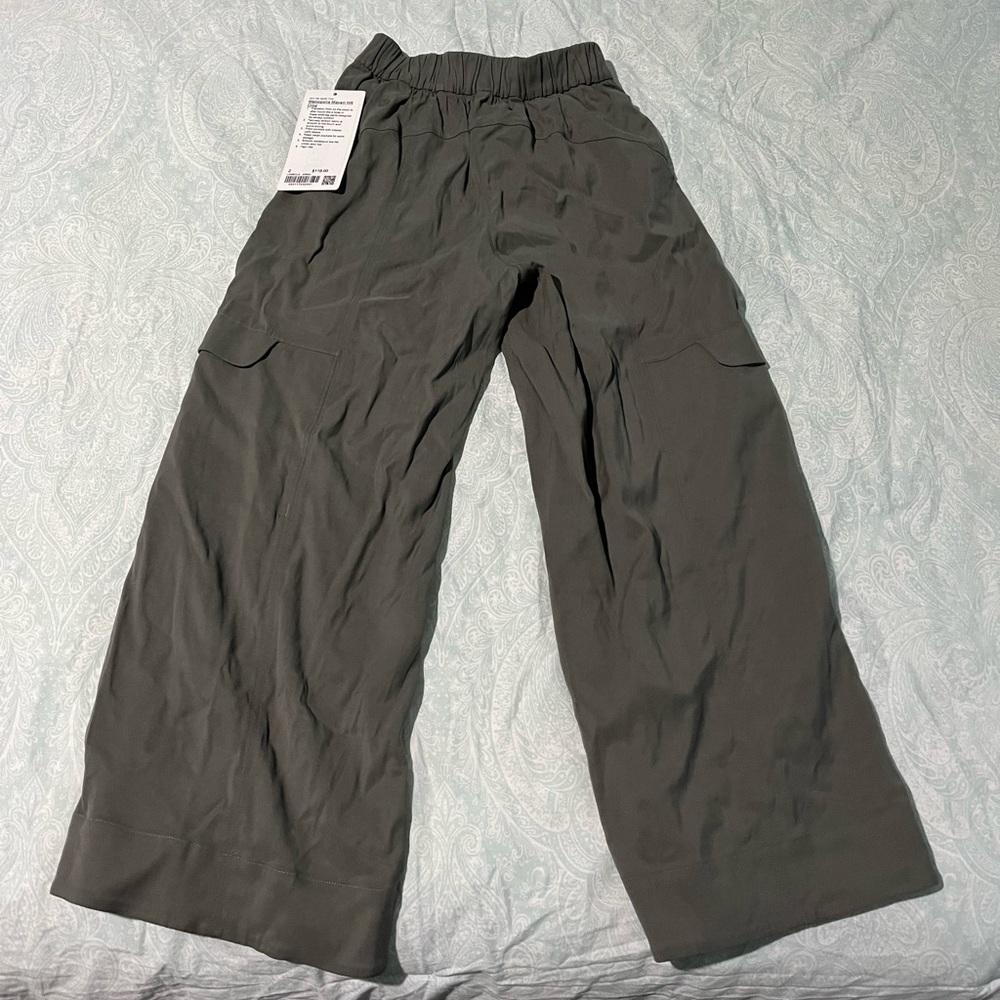 Lululemon metropolis maven HR crop; never worn with tags